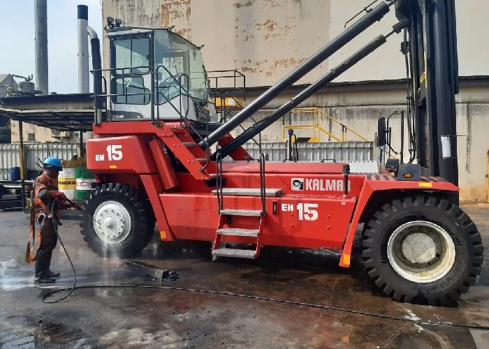 Heavy lifting equipment